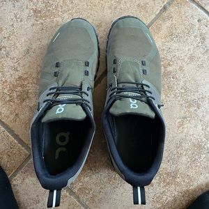 On cloud water proof size 10.5